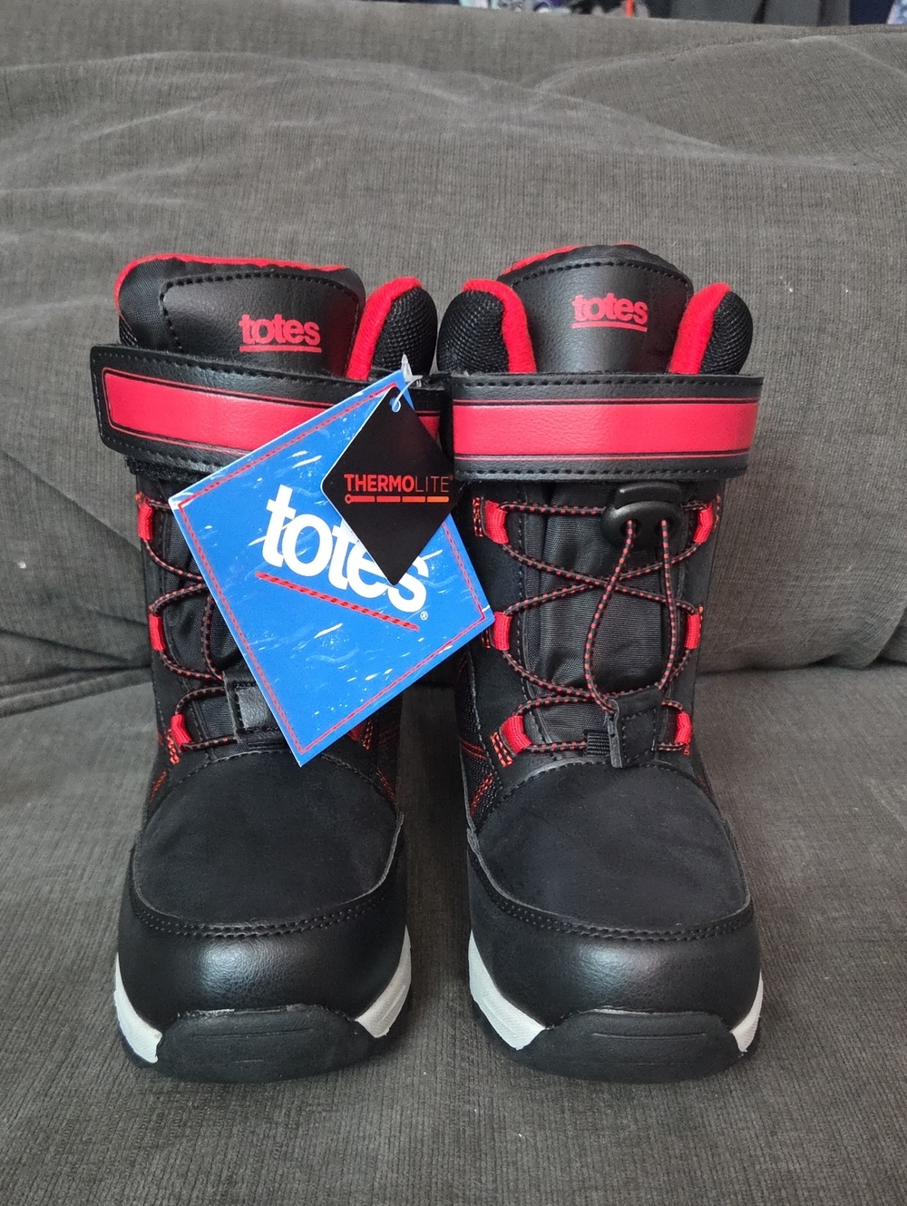 Totes Black and Red Kids Winter Boots with Thermolite Tag